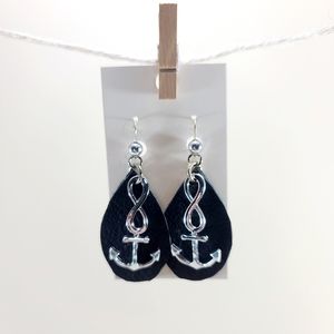Women's dangle earrings